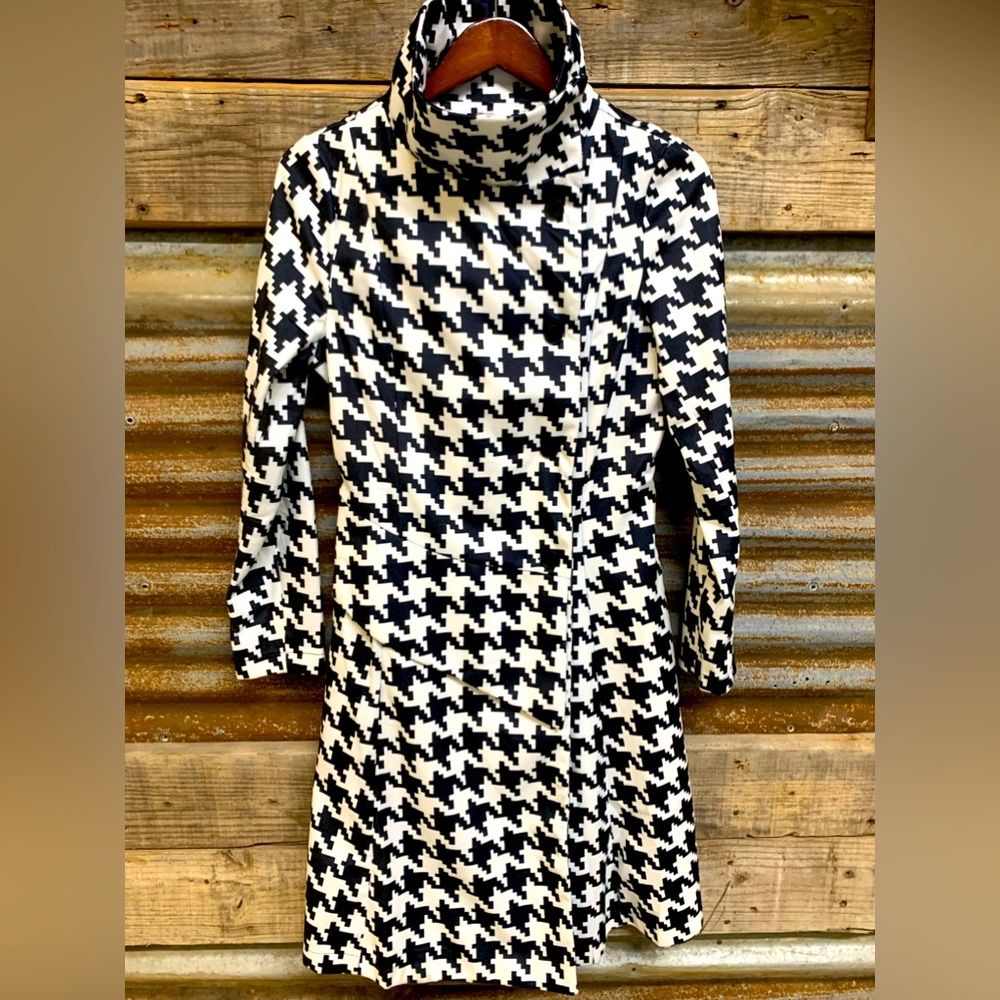 Black and white double breasted coat. Size S. A line.